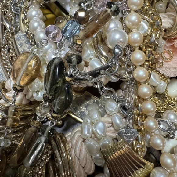 1.5 LBs High End signature jewelry lot~ signed it unsigned~ mostly wearable - Picture 6 of 6
